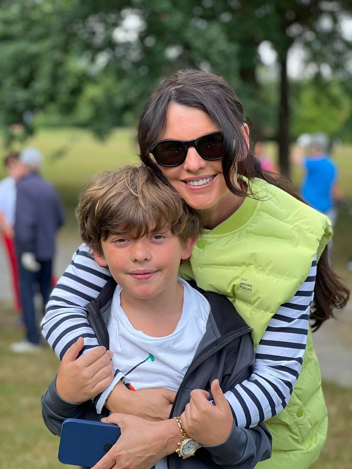Sandra Simchen mit ihrem Sohn beim Simchen Cup 2022.